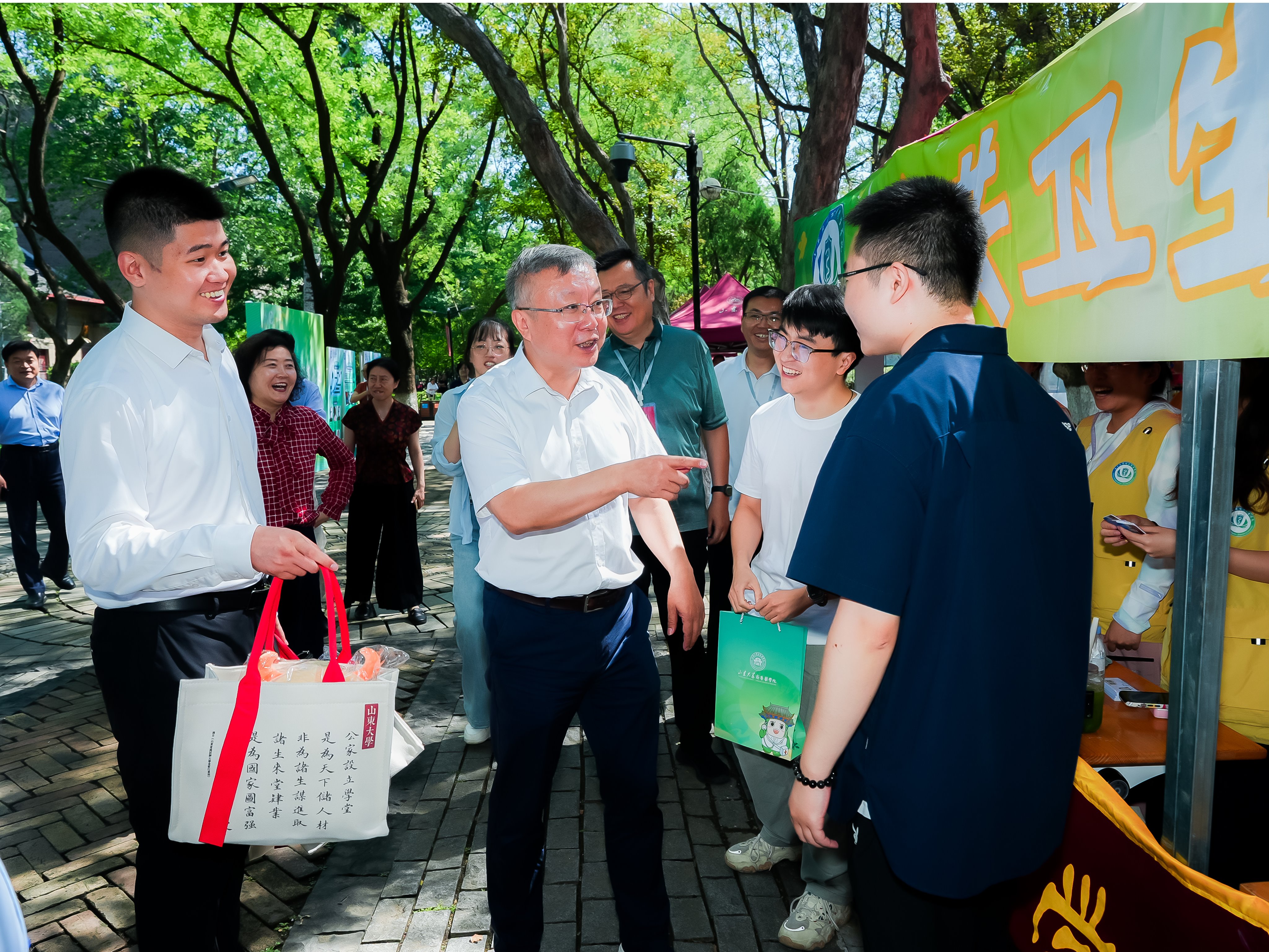 携梦而来，共赴新篇：齐鲁医学院2025级新生如约而至